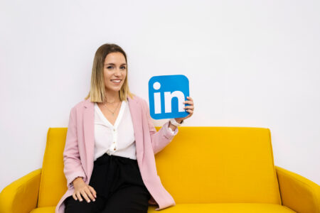 Linkedin Profile: how to do it, importance and examples