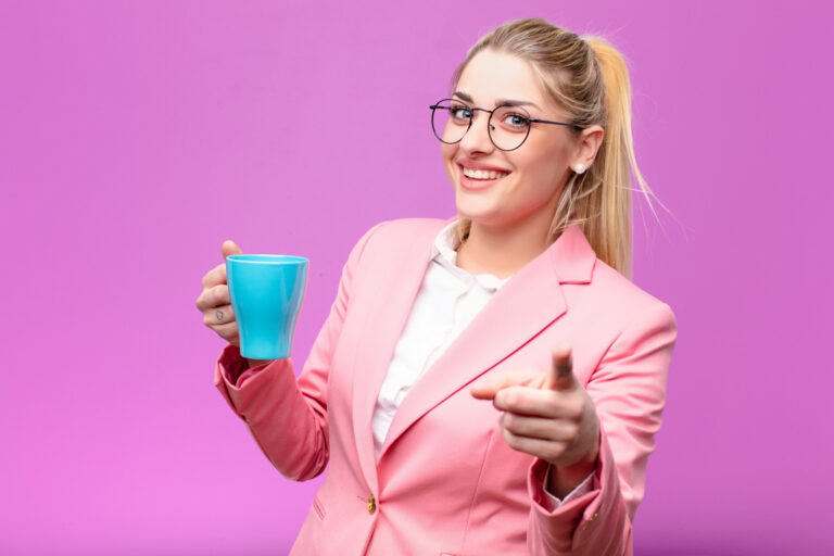¿Puede el empleado tomar café en horas de trabajo?
